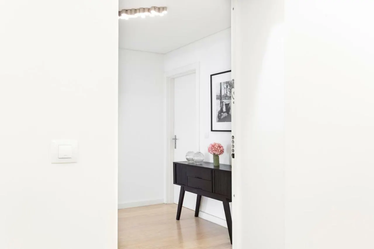 Lägenhet Altido Bright And Elegant 1Br Home With Workspace And Huge Terrace In Pena, Close By Viewpoint Lisboa Portugal