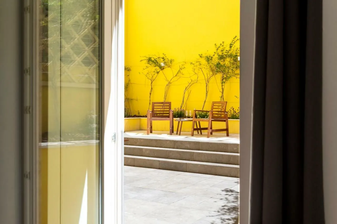 Altido Bright And Elegant 1Br Home With Workspace And Huge Terrace In Pena, Close By Viewpoint Lisboa Lägenhet