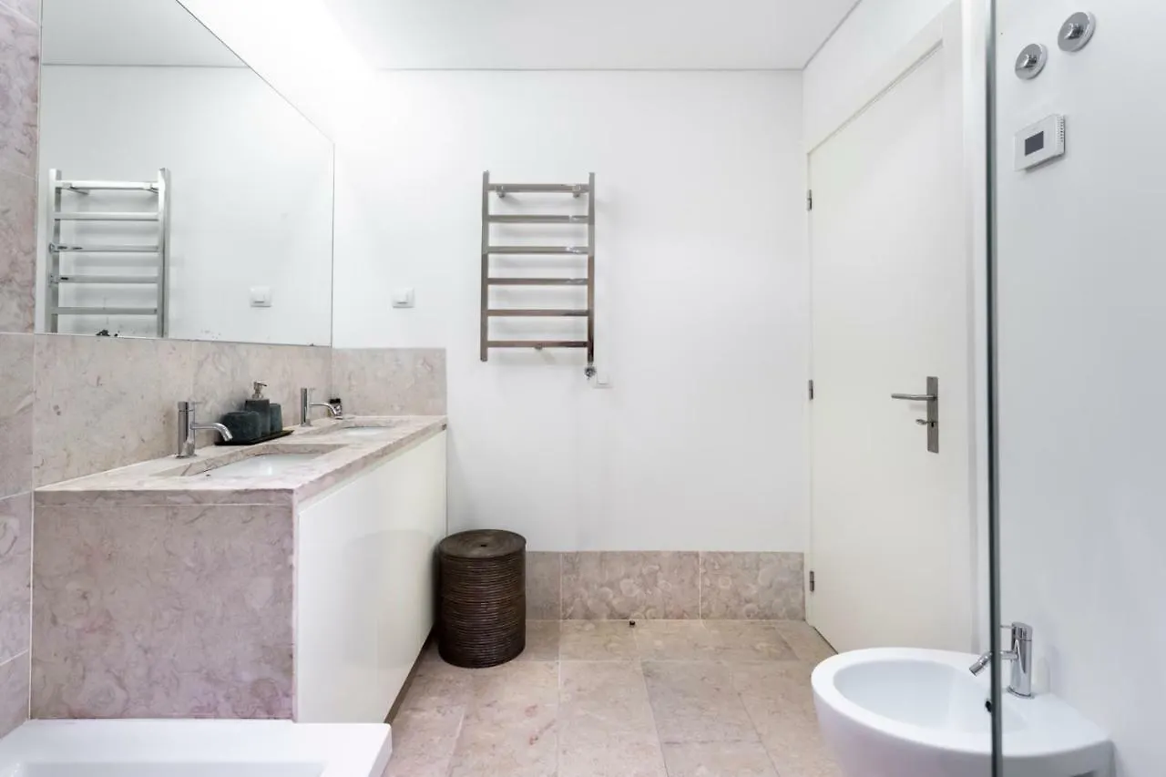 Lisboa Altido Bright And Elegant 1Br Home With Workspace And Huge Terrace In Pena, Close By Viewpoint البرتغال