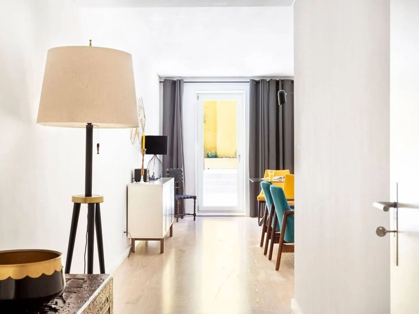 Lisboa Altido Bright And Elegant 1Br Home With Workspace And Huge Terrace In Pena, Close By Viewpoint